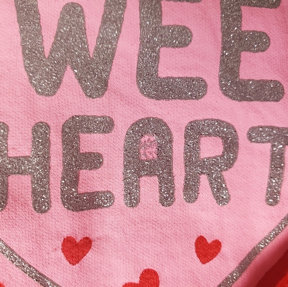 2 Red Valentines onesies size 3-6 months - Picture 4 of 4